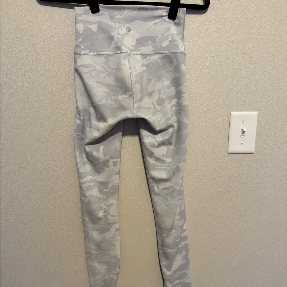 lululemon athletica Women's Leggings - Light Gray Camouflage - Picture 2 of 7